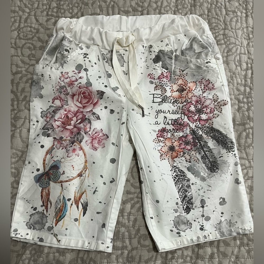 ANGELA MARA WHITE FLORAL SHORTS - Picture 2 of 10